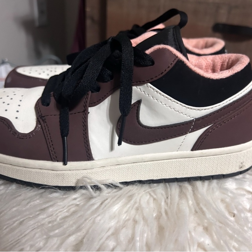 Jordan 1 Low Mocha